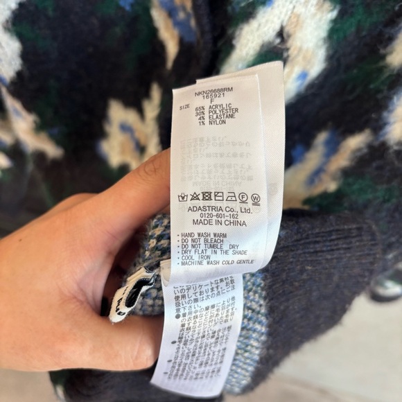 Niko and Abstract V-Neck Cardigan, Size M - Picture 8 of 11